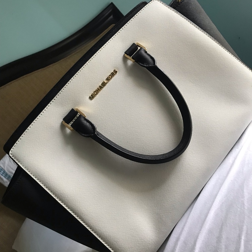Michael Kors Purse - Picture 2 of 5